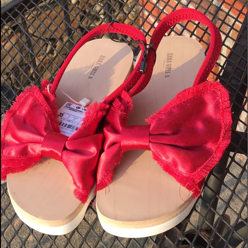 Zara Girls Satin Sandals. Sz 4. NWT